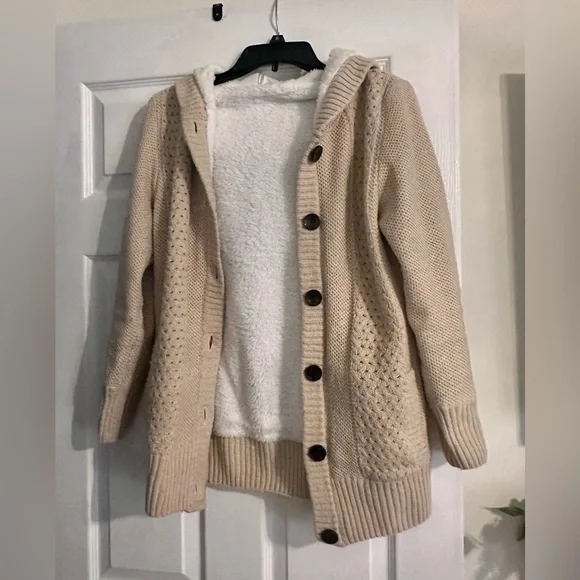 Women’s Hooded Sherpa Sweater - Picture 1 of 3